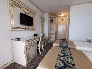 Отель Hotel Dacia Sud Мамая Двухместный номер с 2 отдельными кроватями и видом на море-5