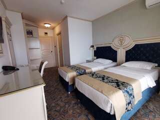 Отель Hotel Dacia Sud Мамая Двухместный номер с 2 отдельными кроватями и видом на море-4